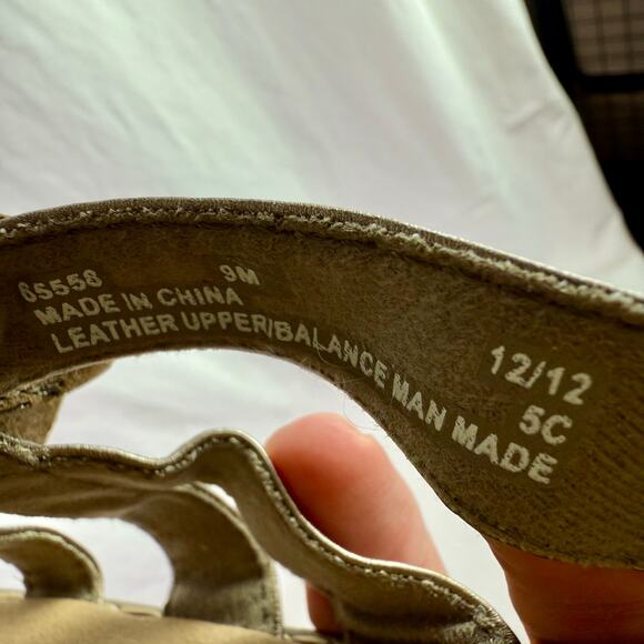 Clarks Bendables Women's 9M Silver Leather Lena Adore Slide On Sandals Flower - Picture 10 of 10